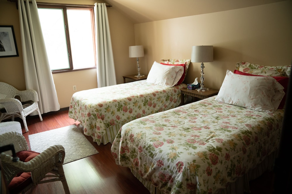 Standard Twin Room photo 2