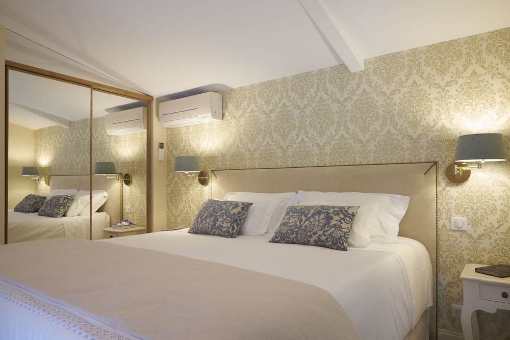 Suite (Montaigne) photo 1