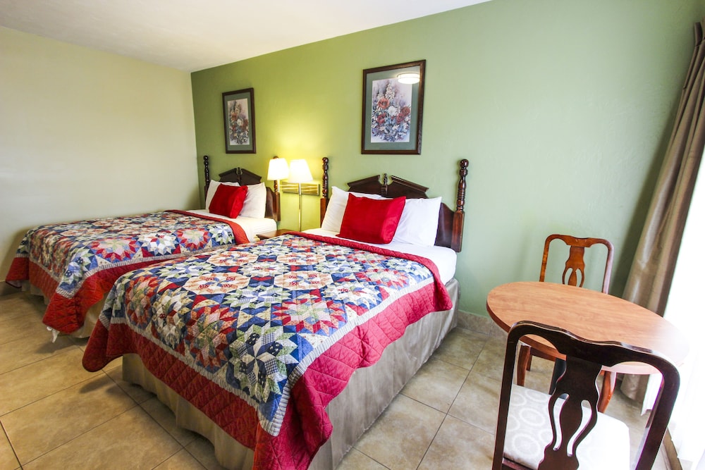 Standard Room, 2 Queen Beds, Non Smoking photo 2