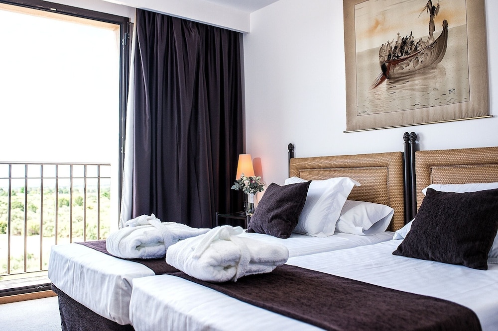 Standard Double or Twin Room - Photo 2