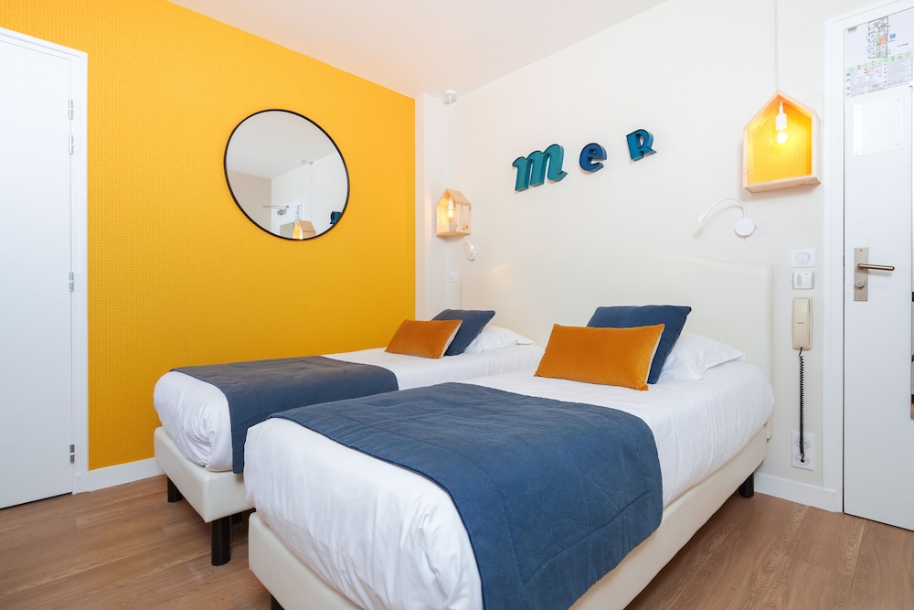 Standard Twin Room - Photo 1