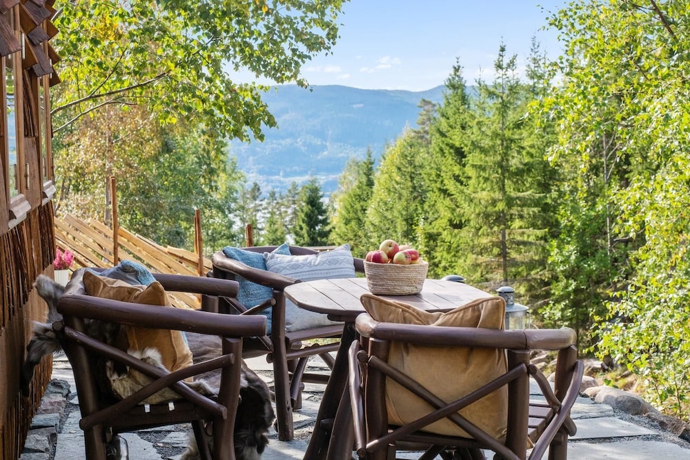 Deluxe Chalet, 1 Queen Bed, Sauna, Lake View photo 2