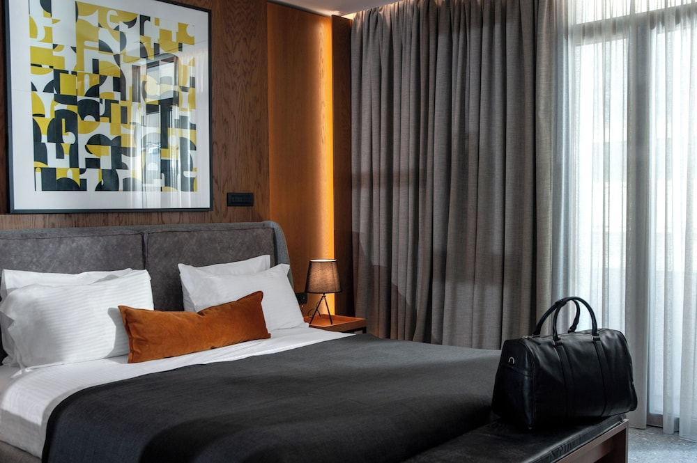 Executive Suite photo 2