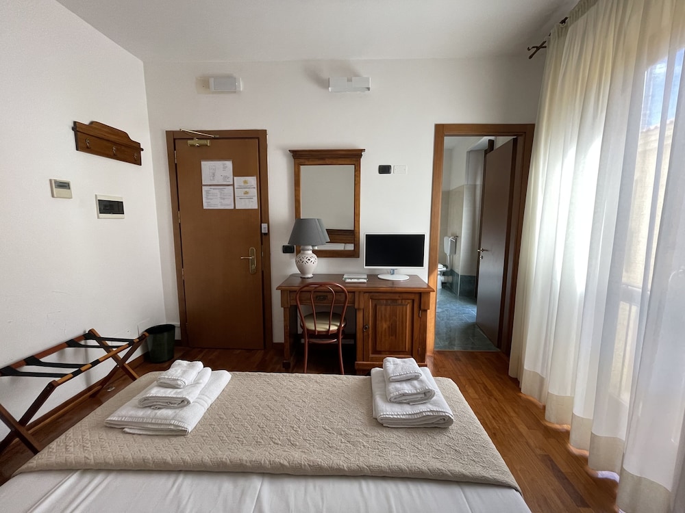 Basic Room photo 2