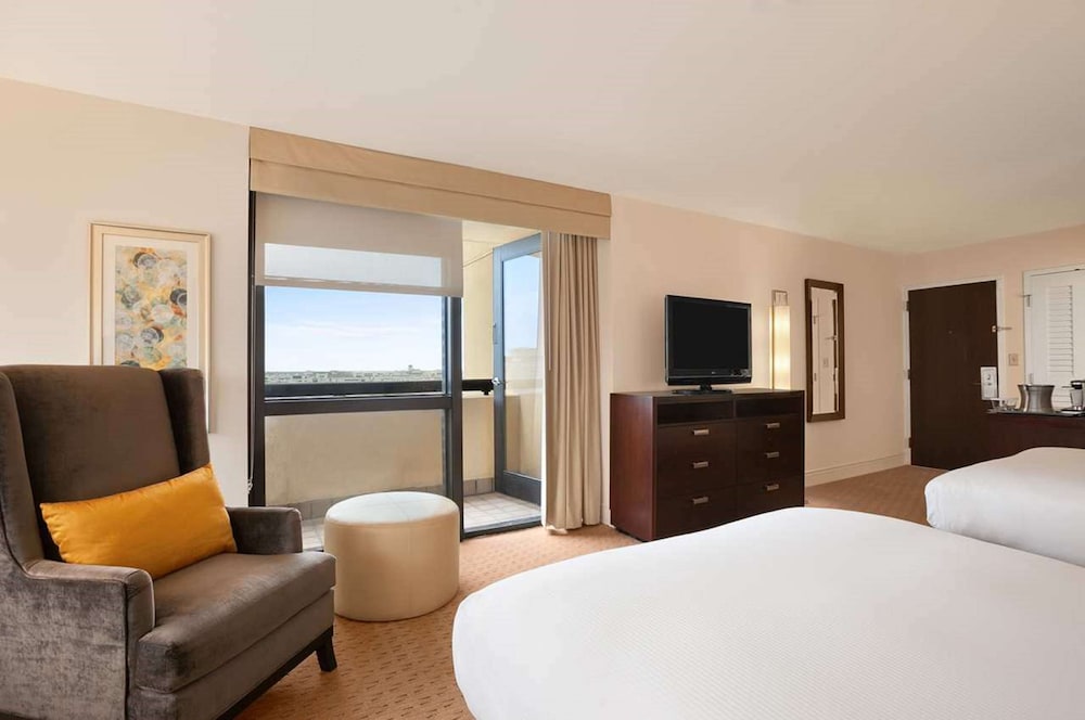 Room, 2 Queen Beds, Lagoon View photo 3