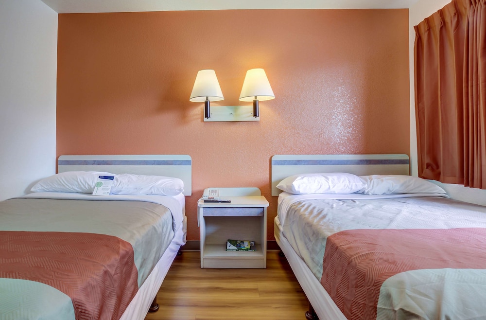 Standard Room, 2 Double Beds, Non Smoking photo 3