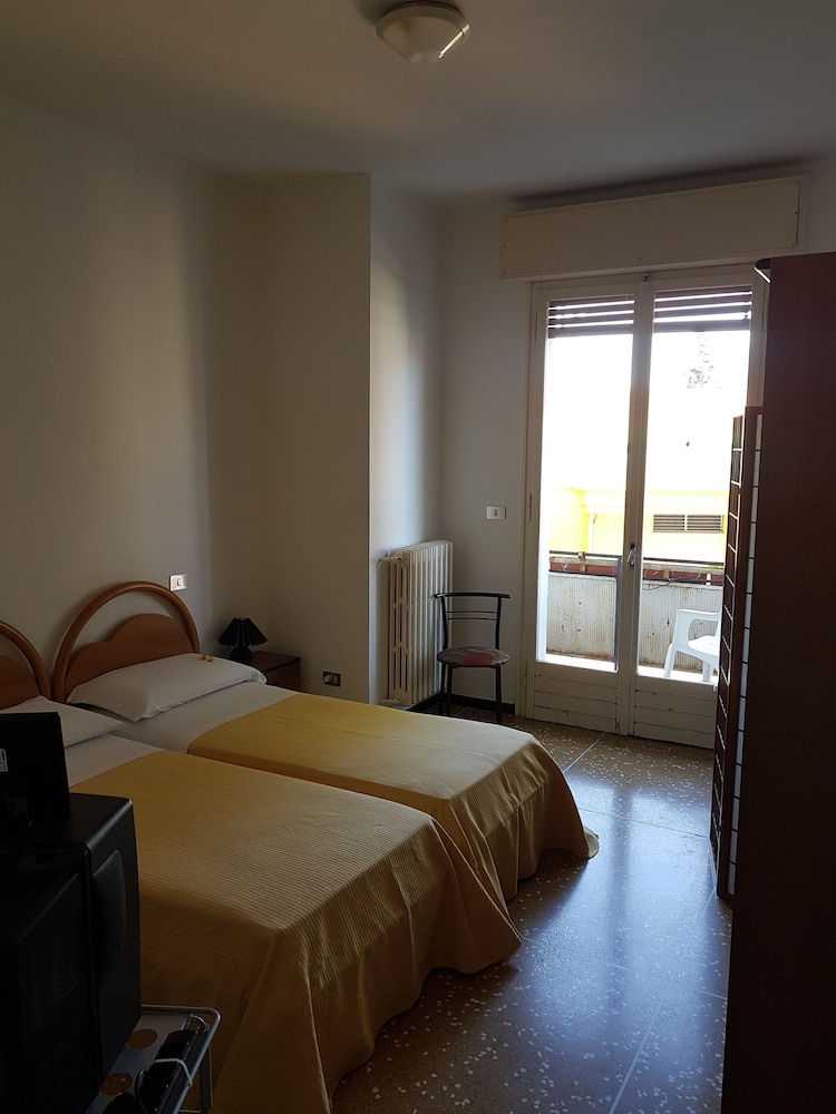 Family Room, Shared Bathroom (for 2 adults and 1 child) photo 2