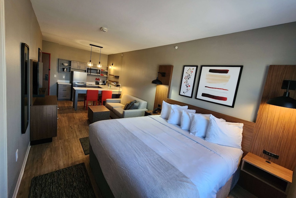 Suite, 1 King Bed, Accessible (Bathtub w/ Grab Bars) photo 1