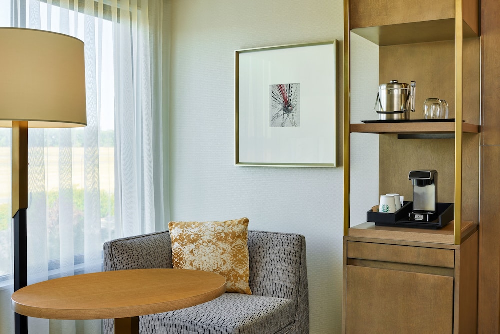 Room, 2 Queen Beds (Mobility Accessible, Roll-In Shower) - Photo 1