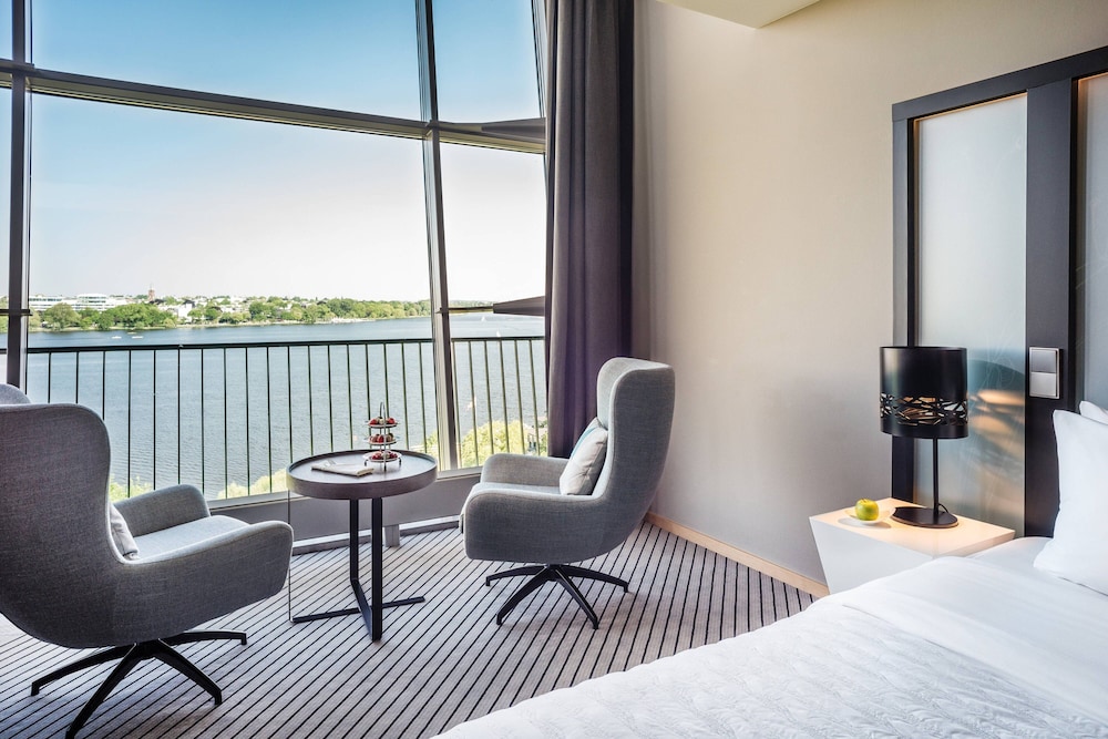 Suite, 1 King Bed with Sofa bed