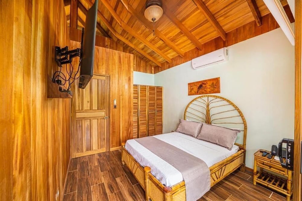 Three-Bedroom Bungalow photo 2