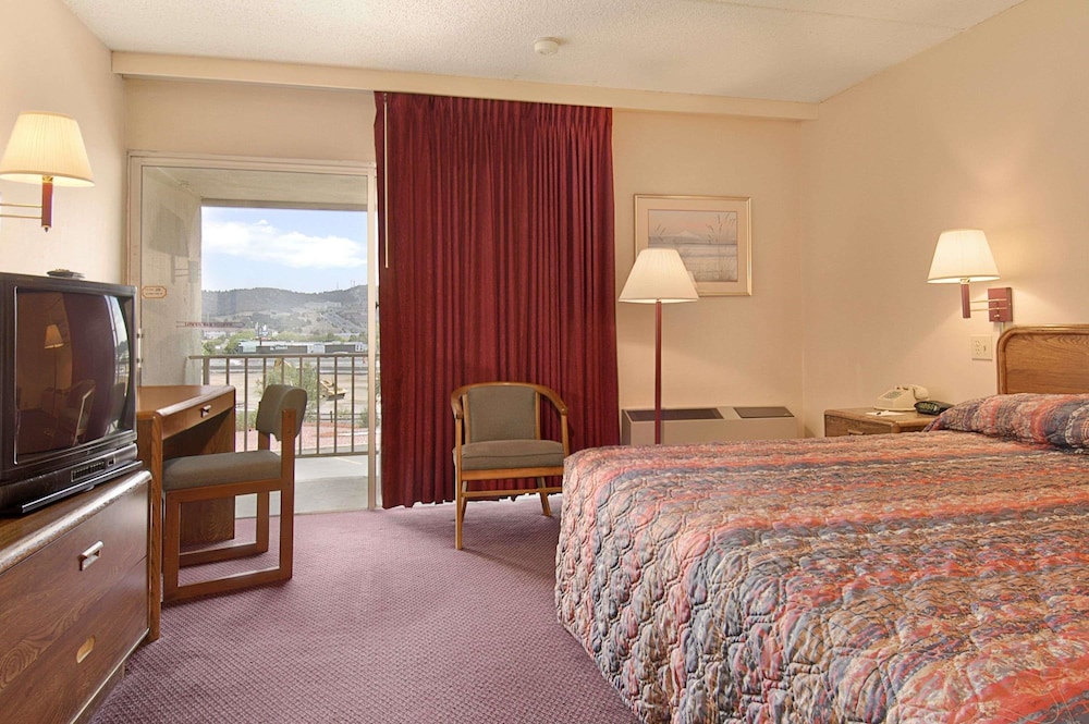 Standard Room, 1 King Bed, Smoking photo 1