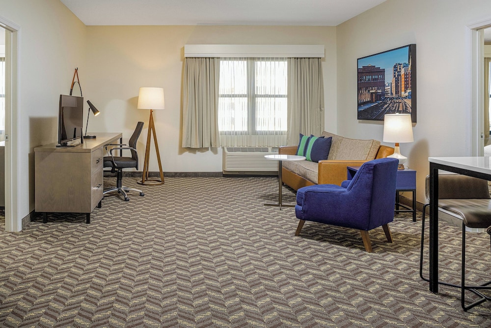 Suite, 1 Bedroom, Corner photo 3