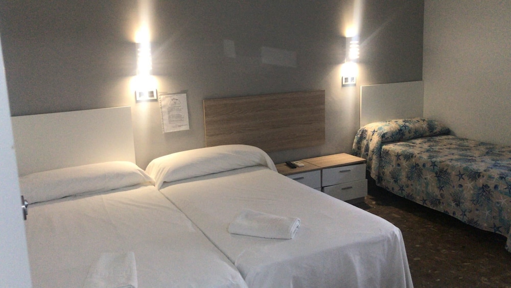 Habitación Doble con Baño Privado (1 Cama Supletoria)