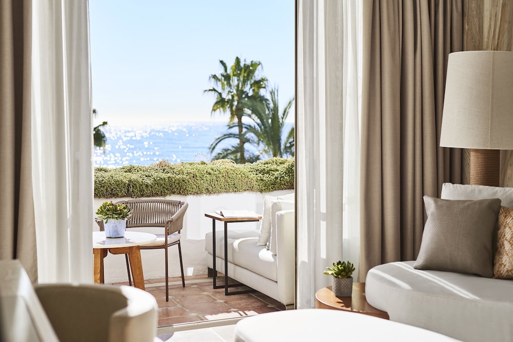 Gran Suite Junior con Vista Parcial al Mar