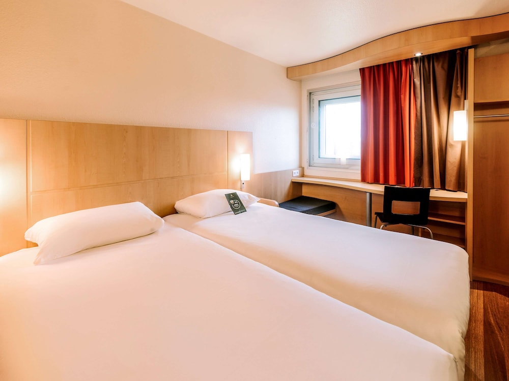 Room, 1 Double Bed - Photo 11