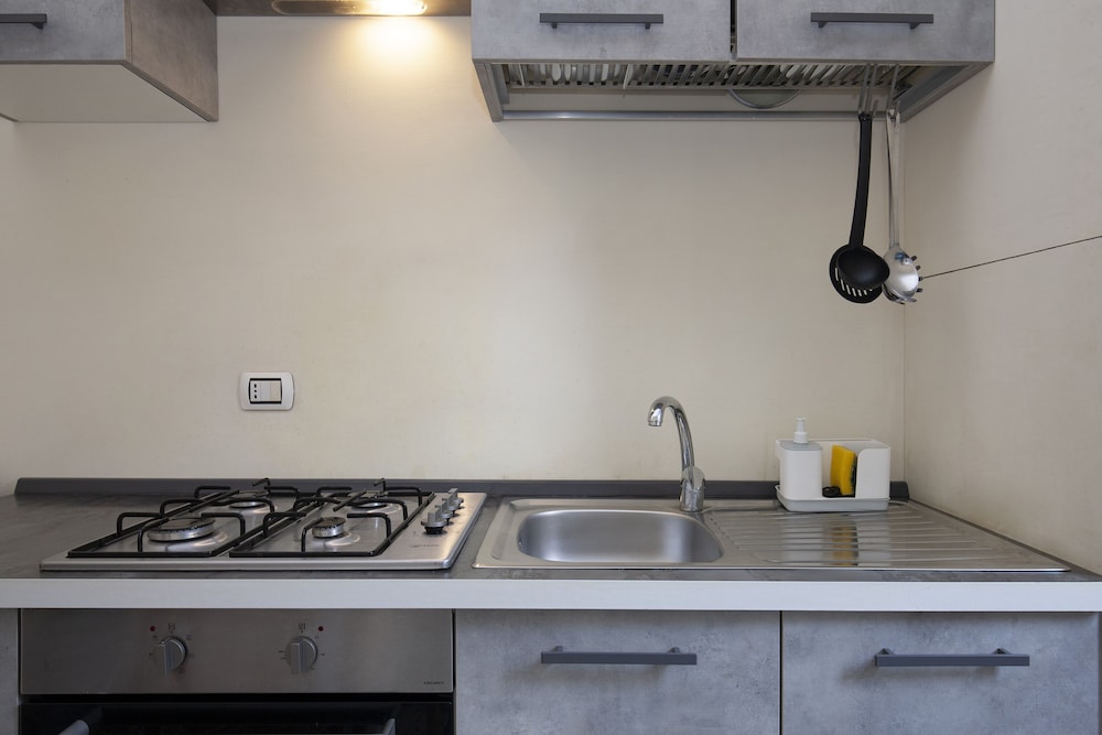 Basic Condo photo 3