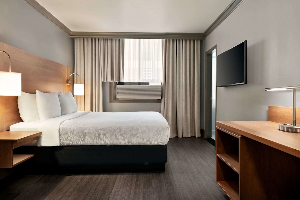 Standard Room, 1 Queen Bed - Photo 1