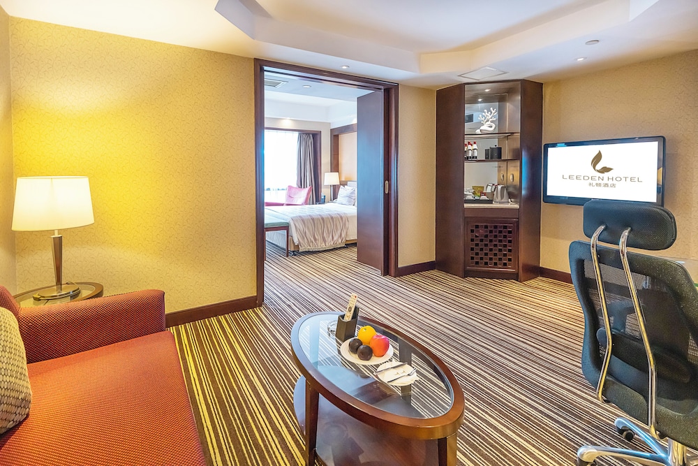 Business Suite - Photo 4