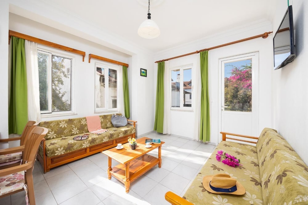 Apartment, 1 Bedroom, Balcony, Pool View photo 3