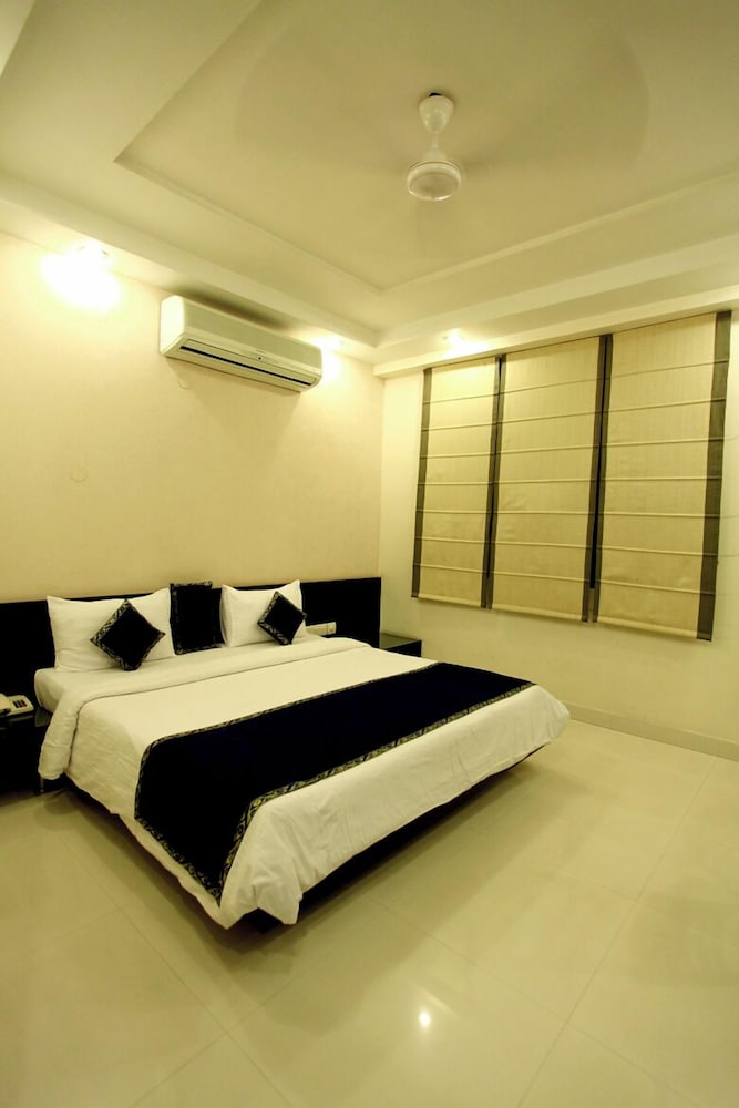 Deluxe Room - Photo 11