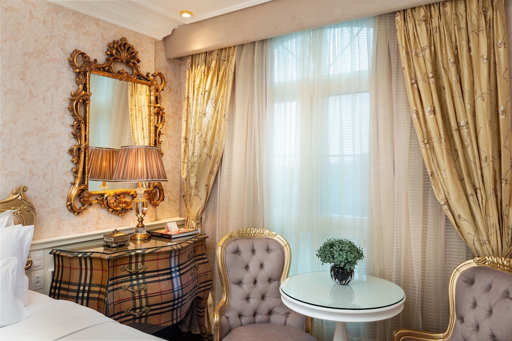 Deluxe Suite, Jetted Tub (Majestic) thumbnail 5