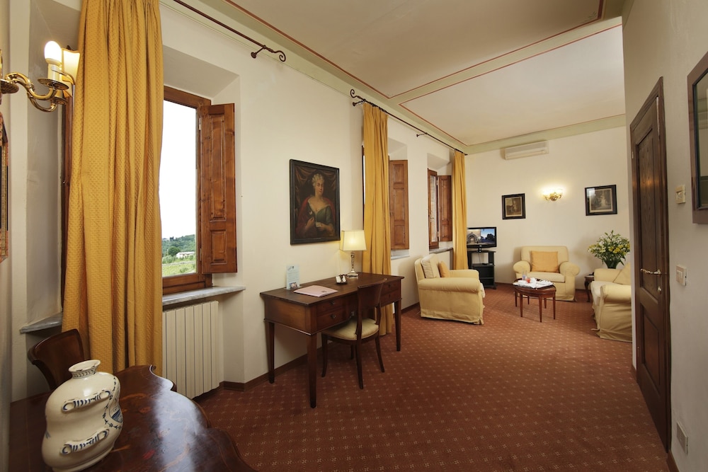Manor House Balcony Suite - Photo 8