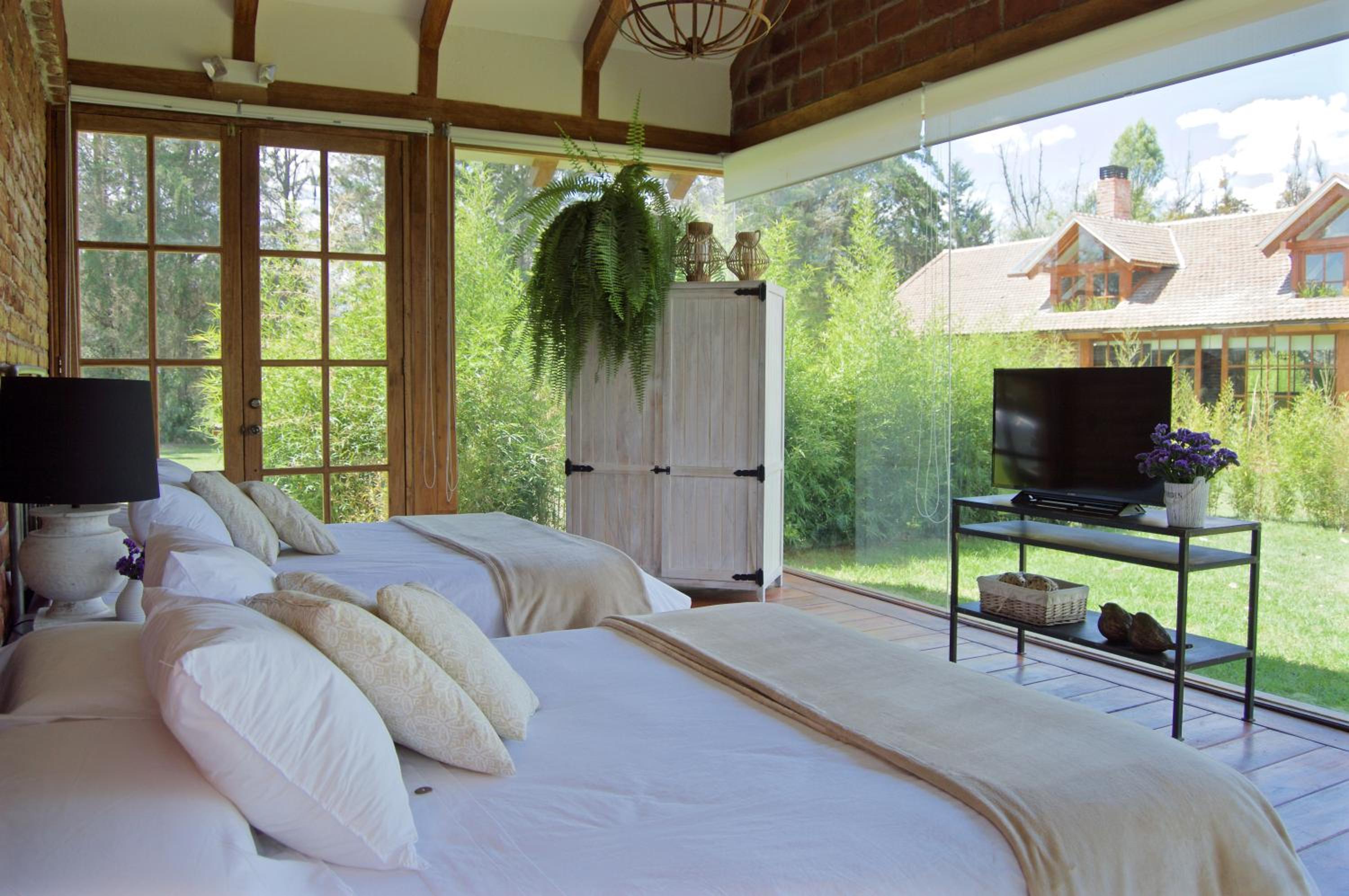 Queen Room with Two Queen Beds photo 2