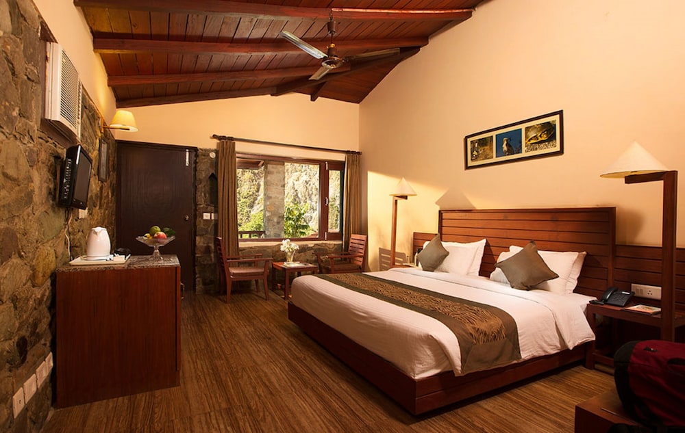 Classic Room Scenic View With Balcony photo 3