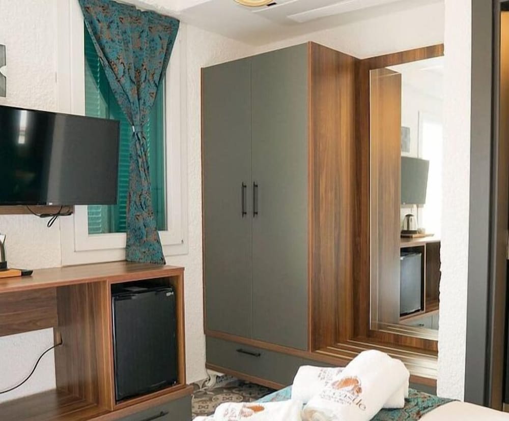 Standard Room, 1 Queen Bed, Non Smoking, Garden Area photo 1