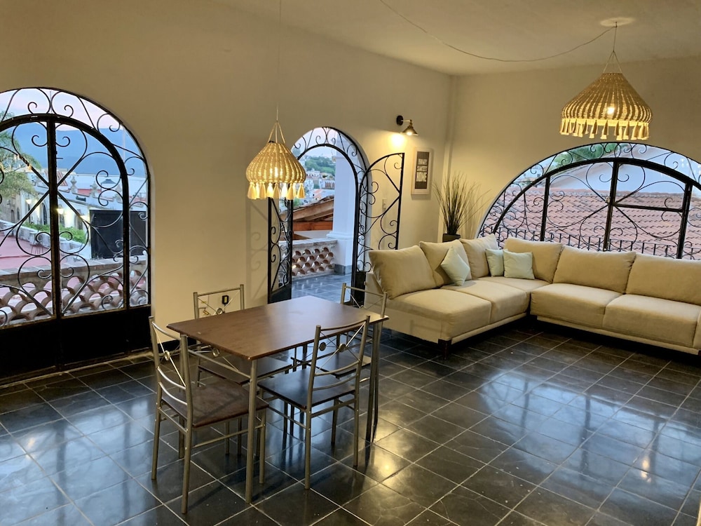 Family Apartment, 2 Bedrooms, City View photo 2