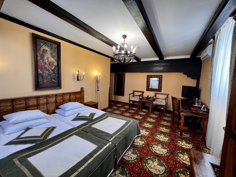 Classic Double Room - Photo 13