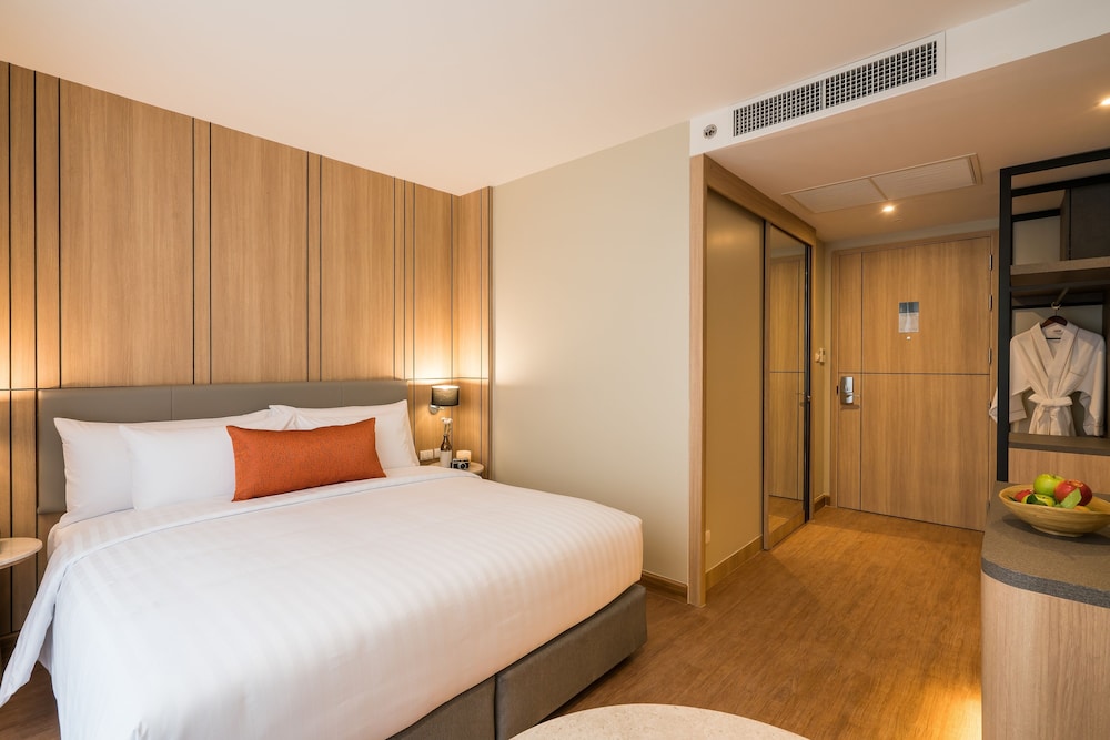 Deluxe King Room photo 2