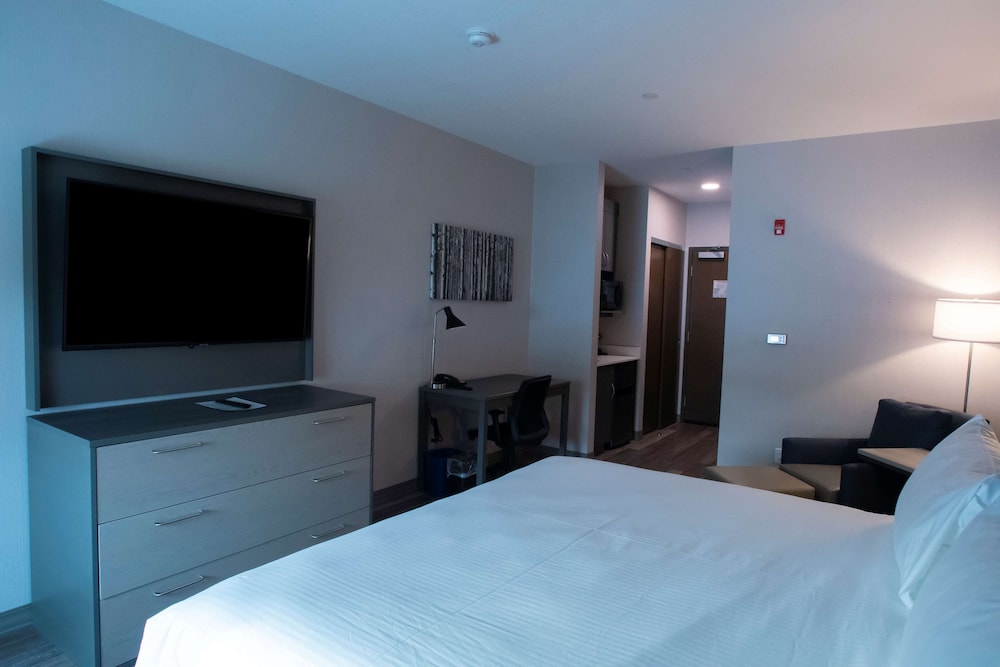 Standard Room, 1 King Bed, Accessible, Non Smoking - Photo 1