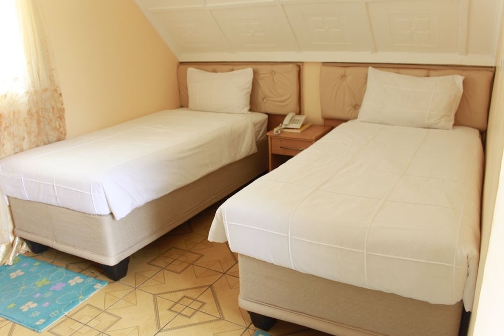 Standard Twin Room photo 3