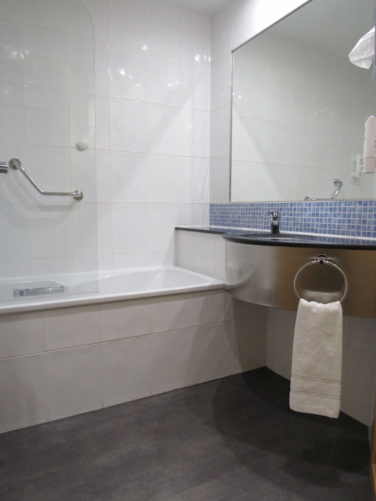 Standard Room (Free Breakfast)