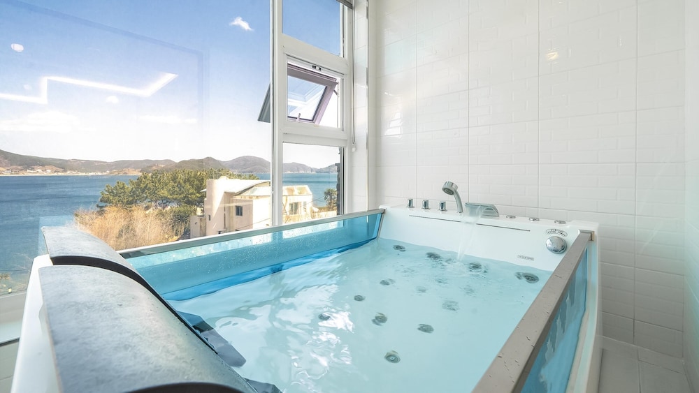 Basic Room, 1 Bedroom (byeol yeoseot) - Photo 5