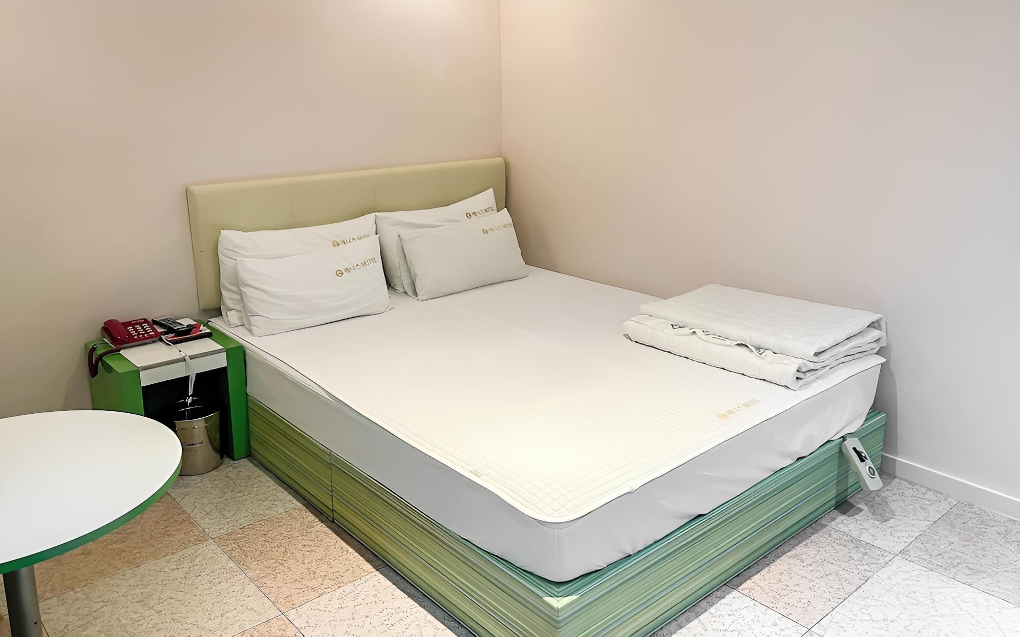 Room (Standard Room) - Photo 2