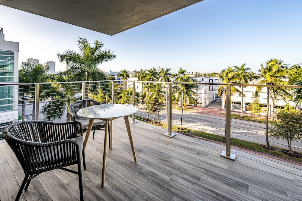 Superior Corner Suite