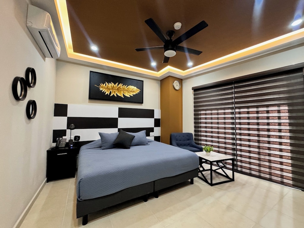 Superior Suite, 1 King Bed, Balcony