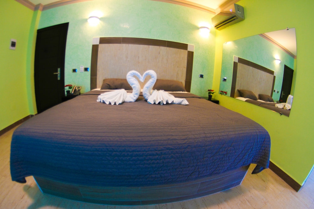 Comfort Room, Terrace