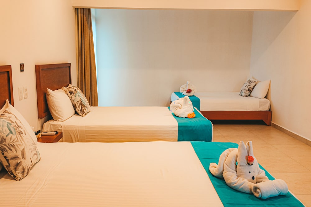 Deluxe Studio Suite, Multiple Beds, Private Bathroom photo 2