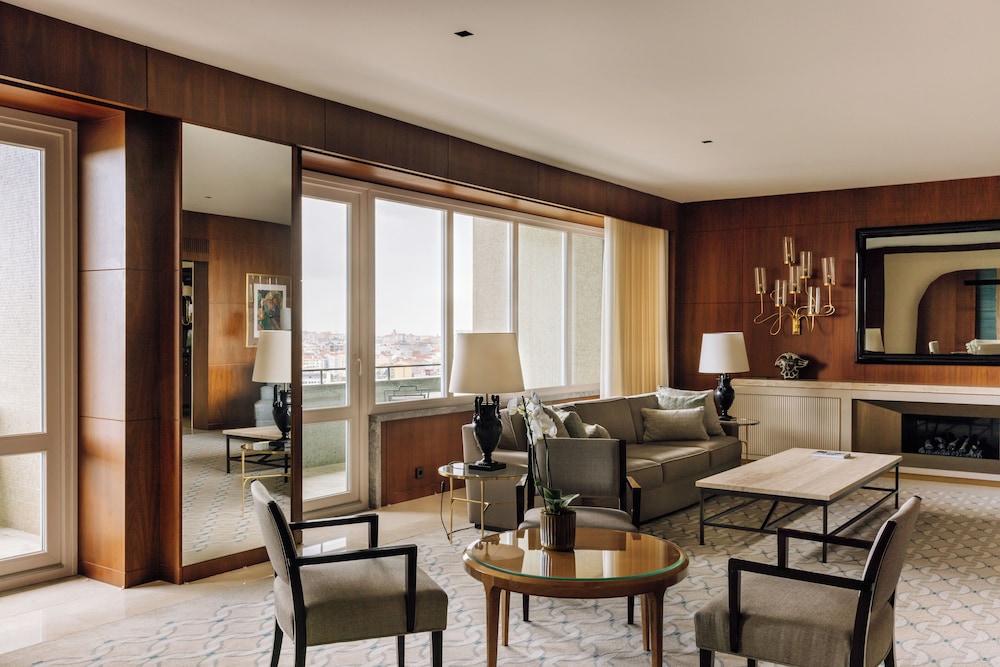 Superior King Room with One King Bed (Non Smoking) thumbnail 6