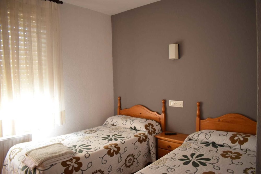 Double or Twin Room - Photo 7