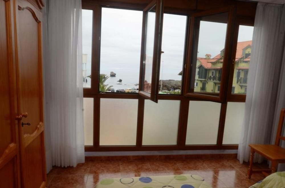 Family Apartment, 2 Bedrooms, Sea View photo 3