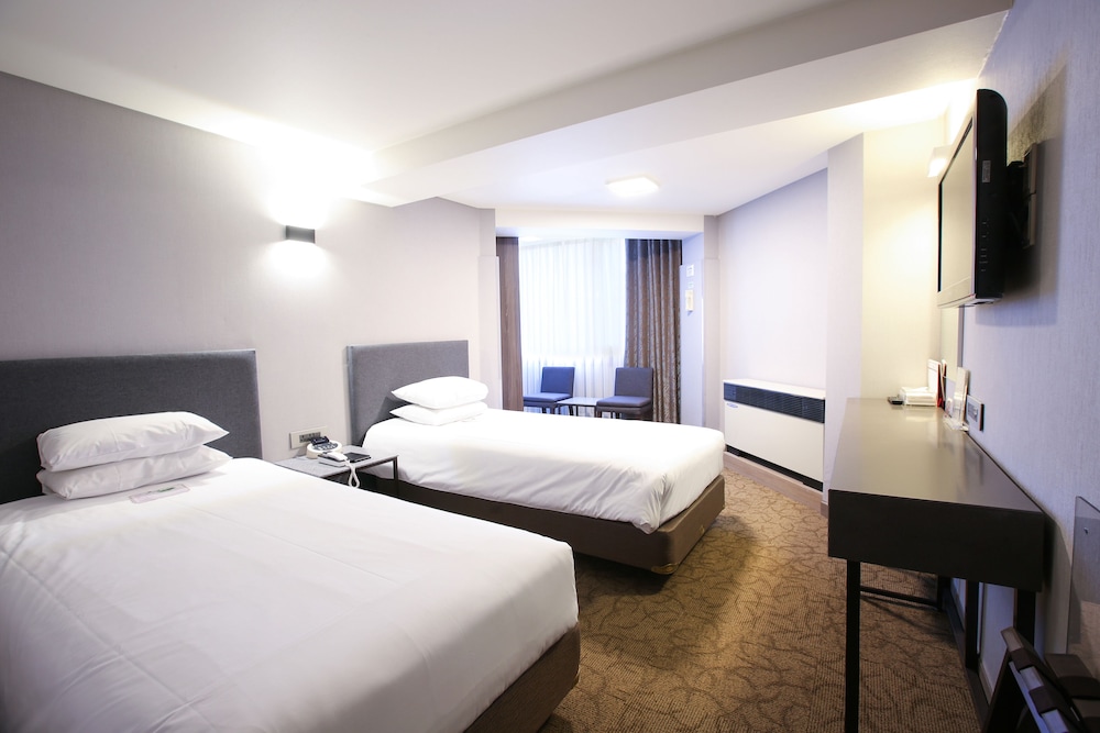 Standard Twin (No Parking, additional fee occurs if number of people booked & staying are different) - Photo 11