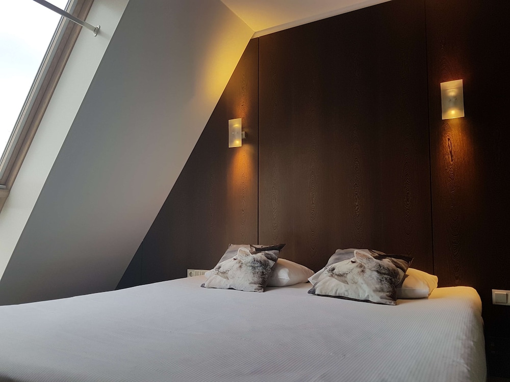 Suite, 1 King Bed, Balcony - Photo 1