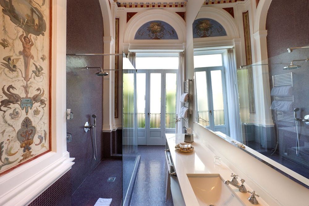 Superior Double Room, Balcony, Courtyard View - Photo 4