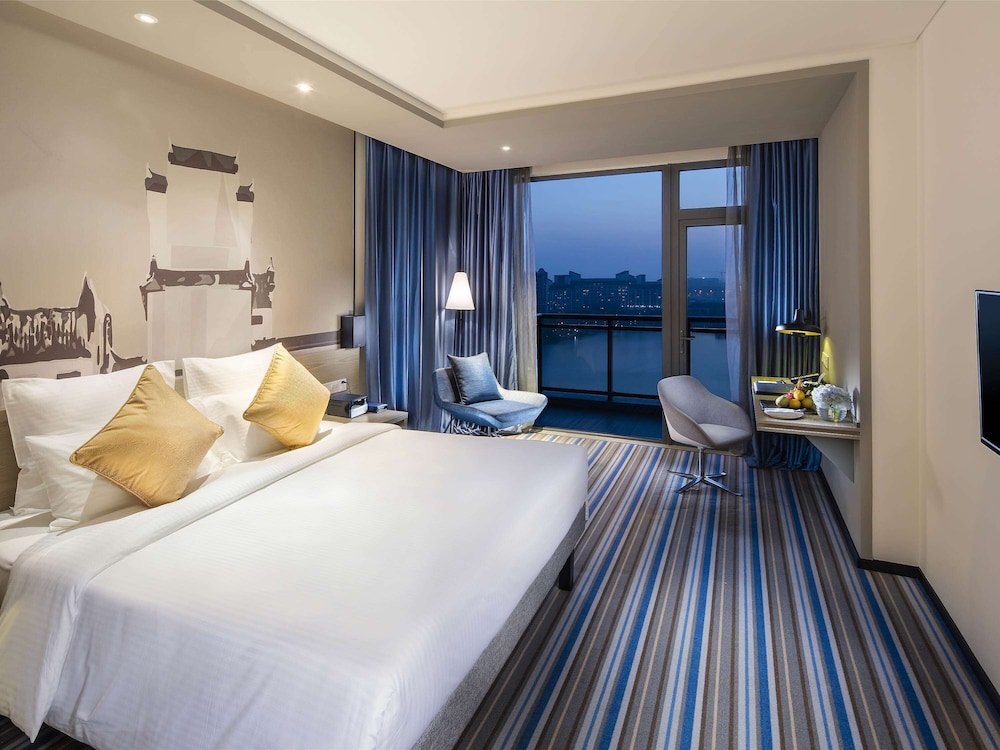Superior Room, 1 King Bed photo 2