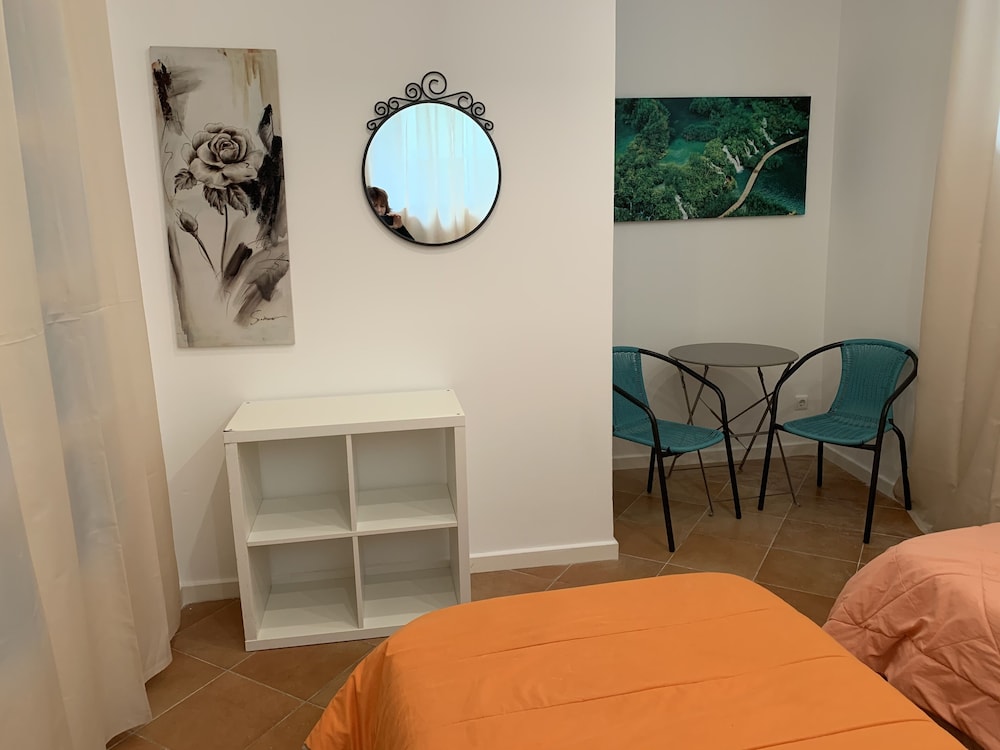Economy Twin Room, Shared Bathroom photo 3